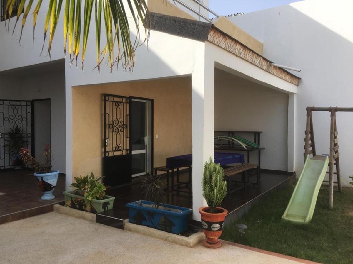 Saly - Villa Kage 6 Chambres -Clim-Wifi-Eau Chaude-Billard-Babyfoot-Ping Pong-Canal - Electricite Non Comprise Exterior foto